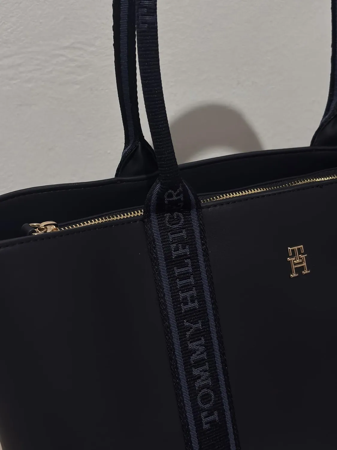 Tommy Hilfiger Logotape AW0AW17198 tote nera
