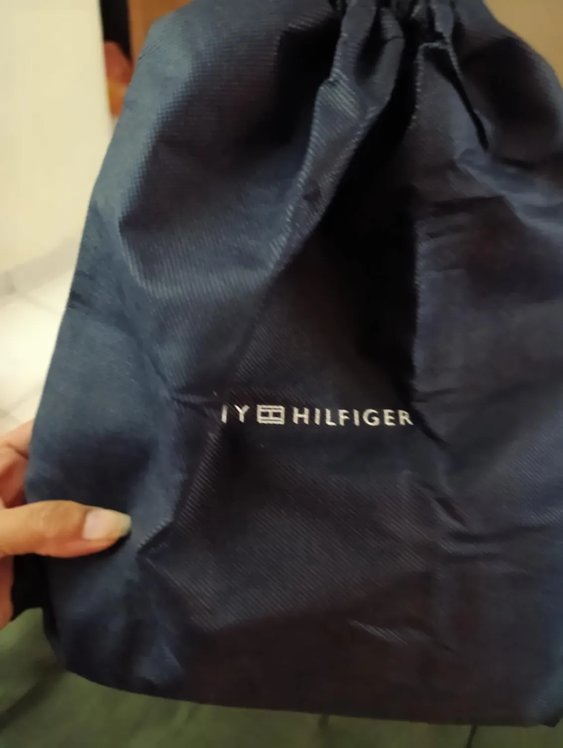Tommy Hilfiger Borsa a Tracolla Donna Logo con Zip