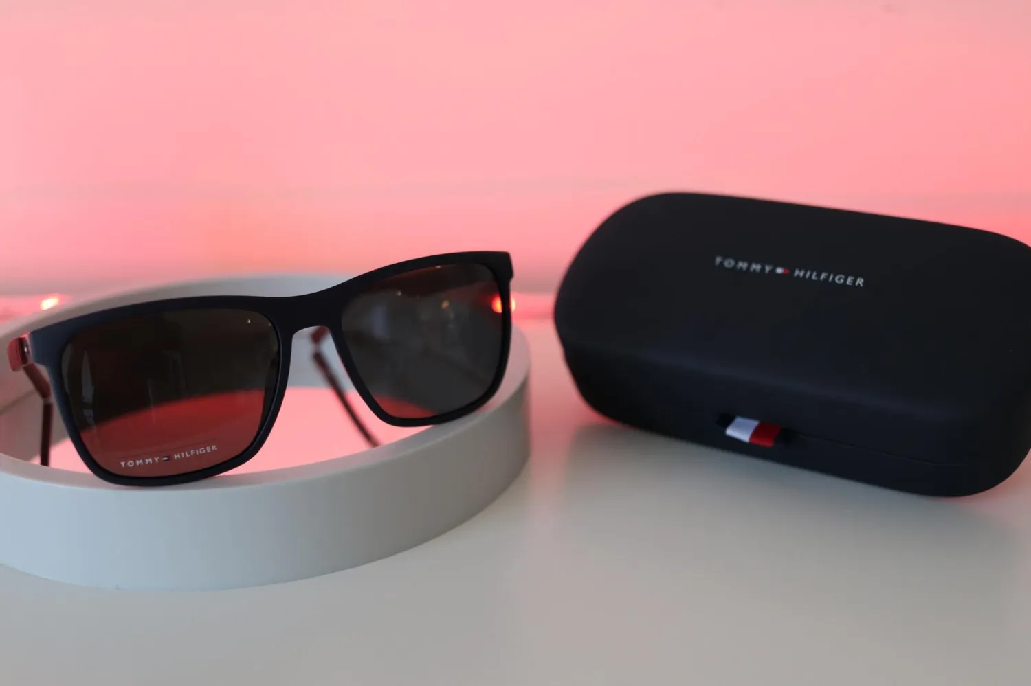 Tommy Hilfiger occhiali da sole uomo sporty scuro