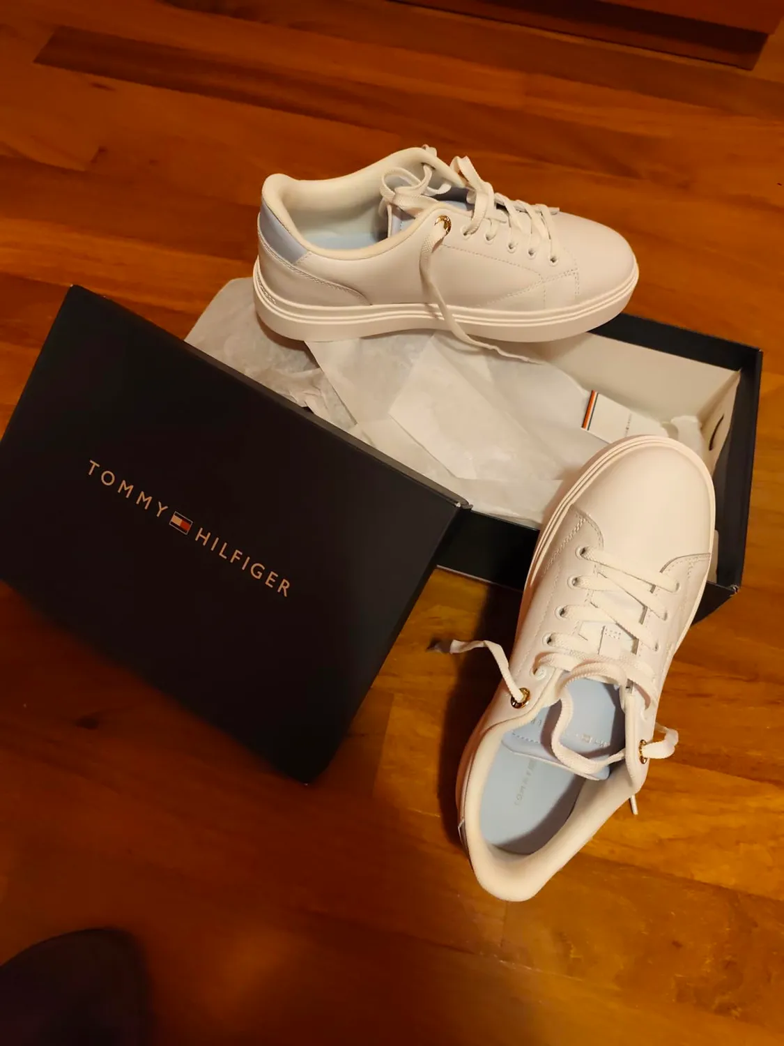 Tommy Hilfiger TH Feminine Cupsole FW0FW09105 sneakers pelle bianche