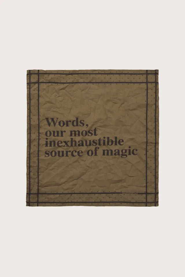 Massimo Alba Hanky1 fazzoletto nero lavato frase magic