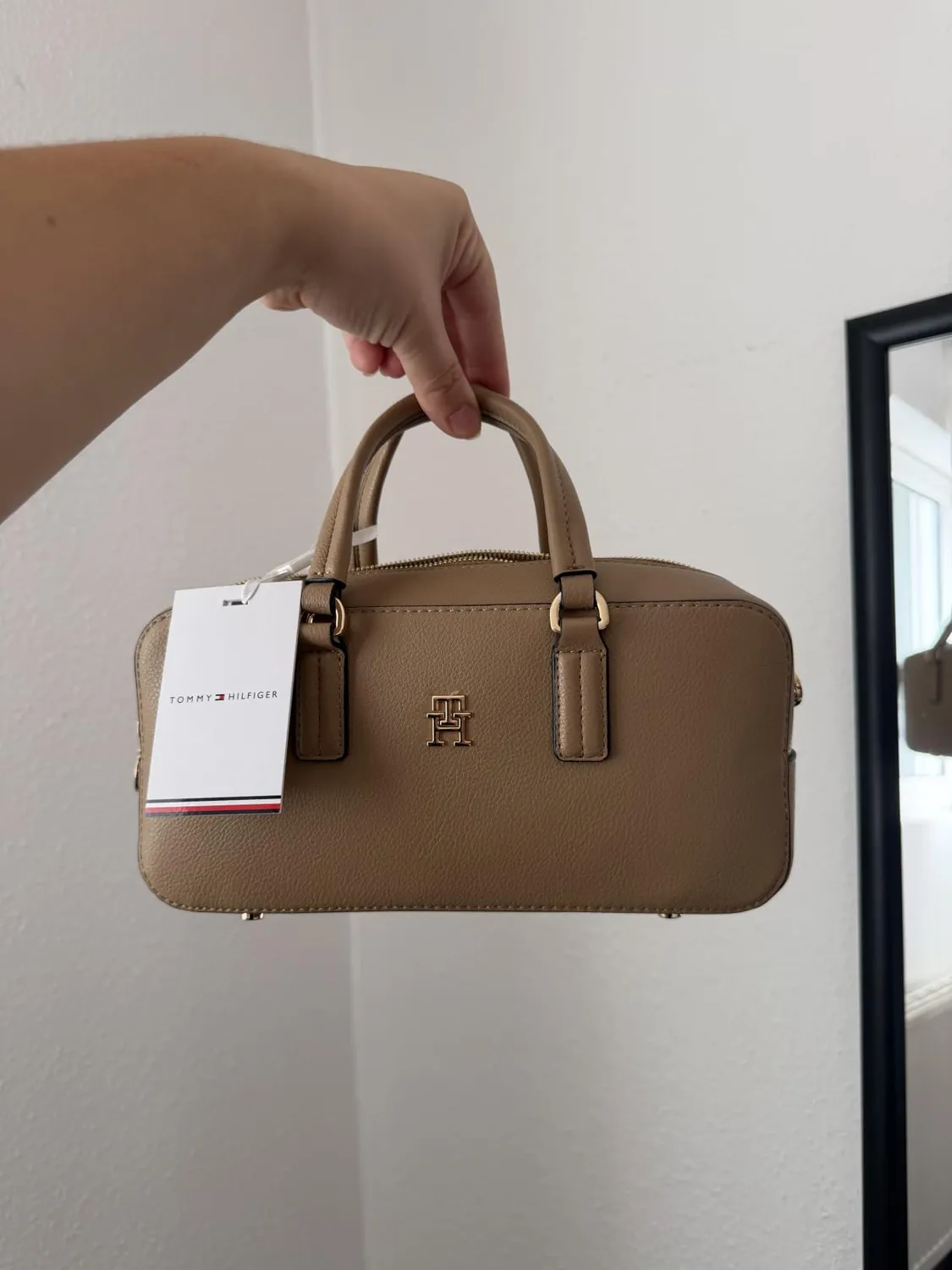 Tommy Hilfiger TH Daily Crossover AW0AW18378 tracolla rossa